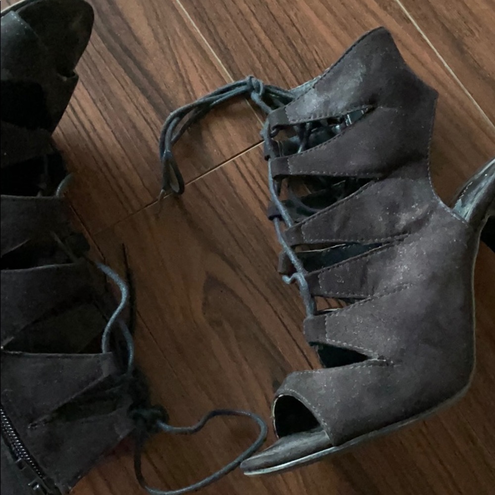 Chinese Laundry Lace Up Heel - Picture 7 of 8